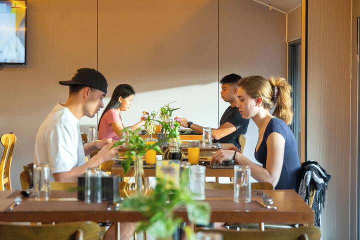 Dining 47 of 77