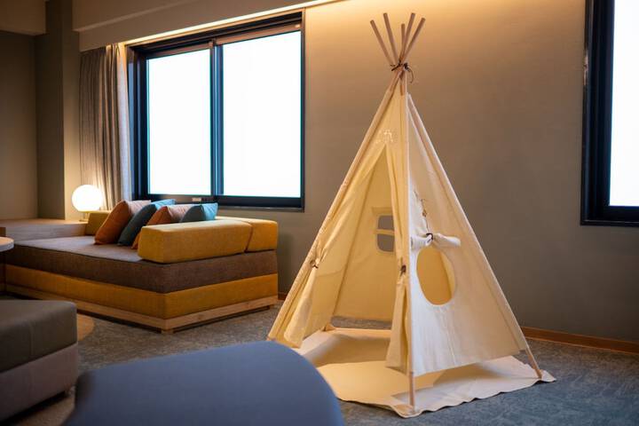 Room 53 of 200