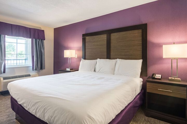 1 King Bed (13 of 14)