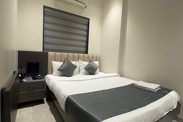 Room 6 of 65