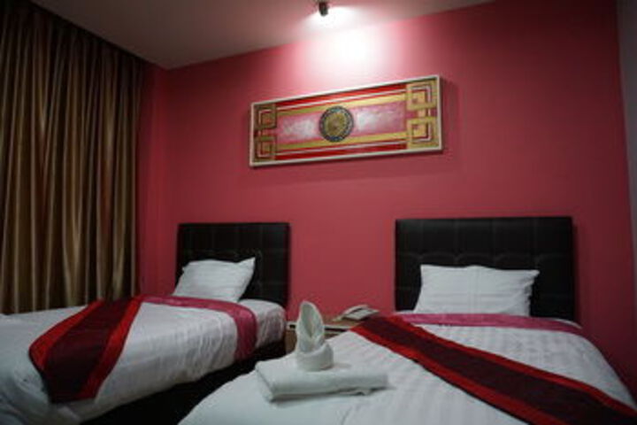 Room 10 of 26