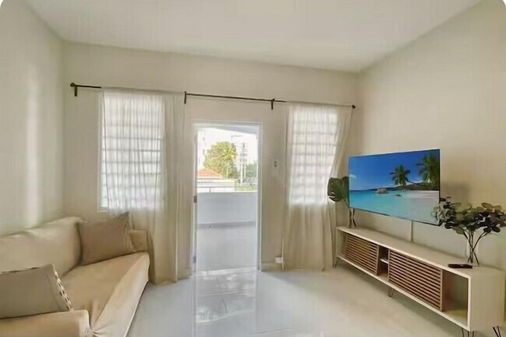 Room 4 of 9