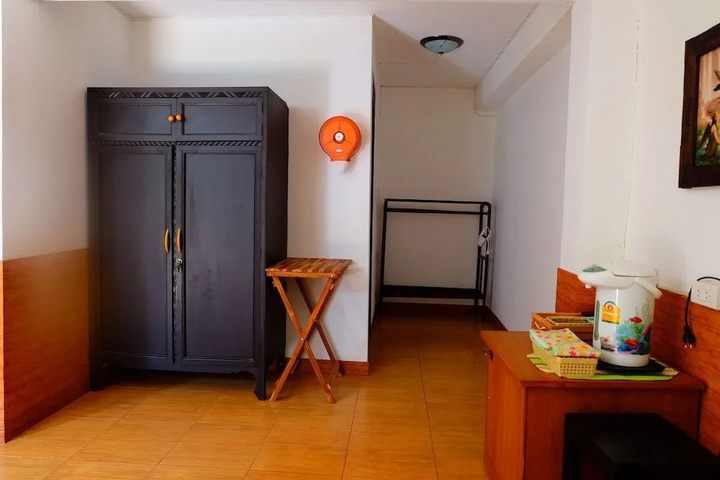 Room 8 of 13
