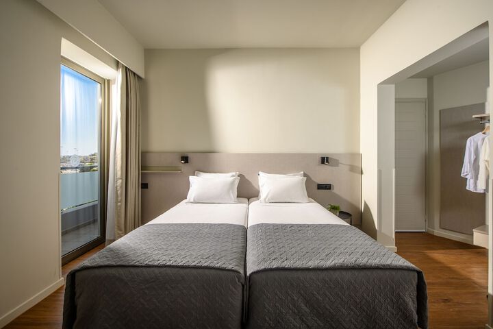 Room 13 of 40