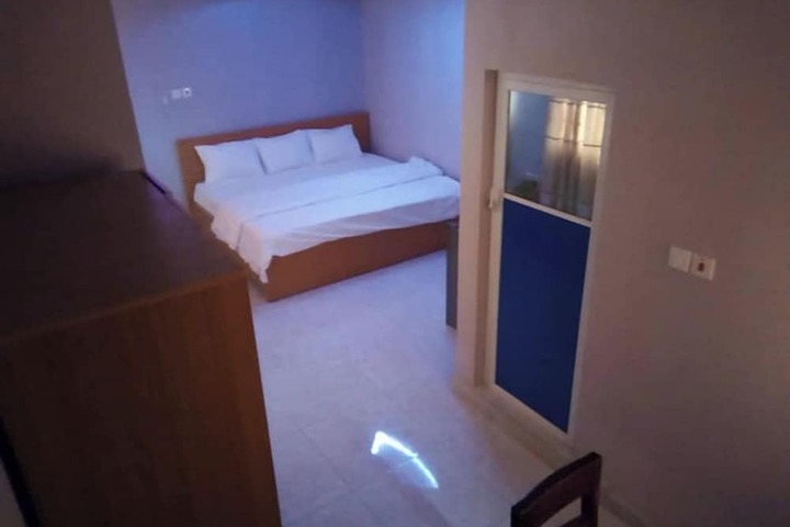 Room 4 of 18