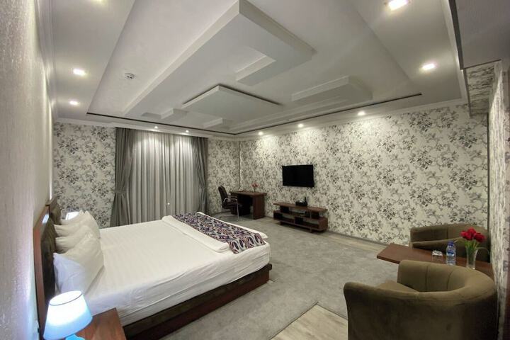 Room 2 of 62