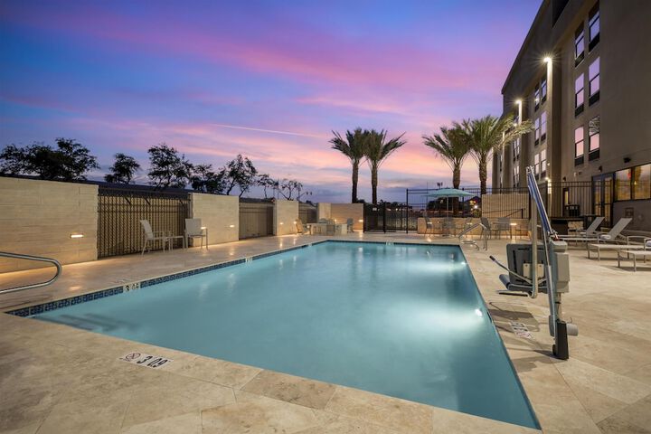 Hotel Pool