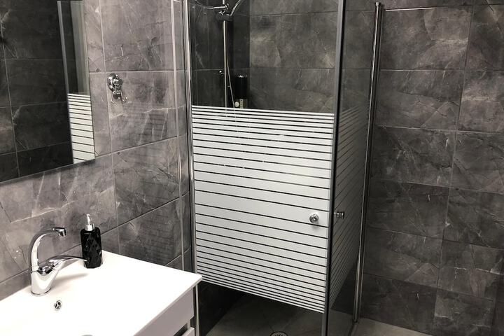 Room 102 of 140