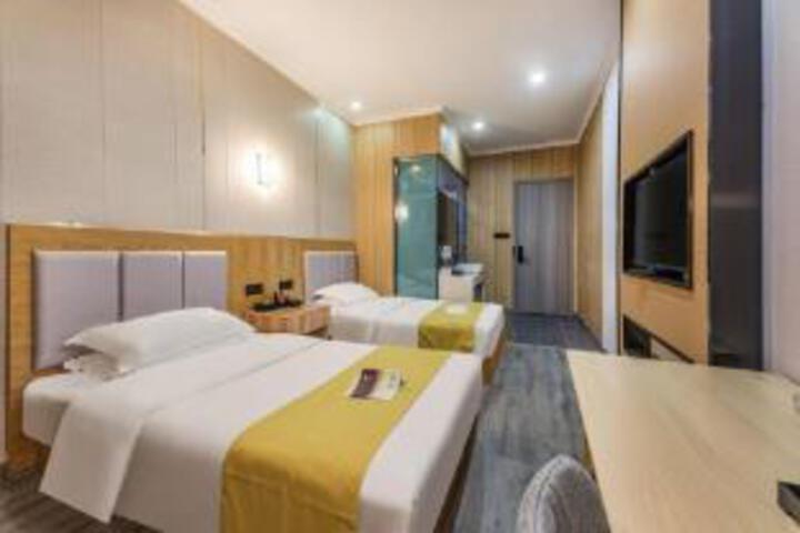 Room 8 of 8
