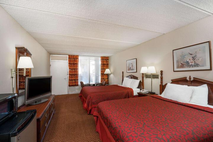 2 Queen Beds (3 of 3)