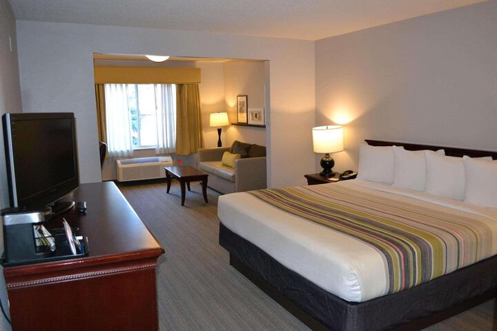 1 King Bed (2 of 12)