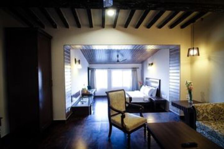 Room 14 of 64