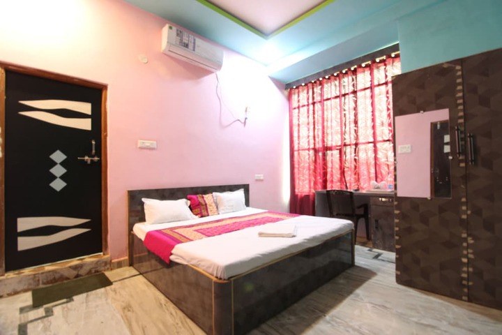 Room 9 of 27