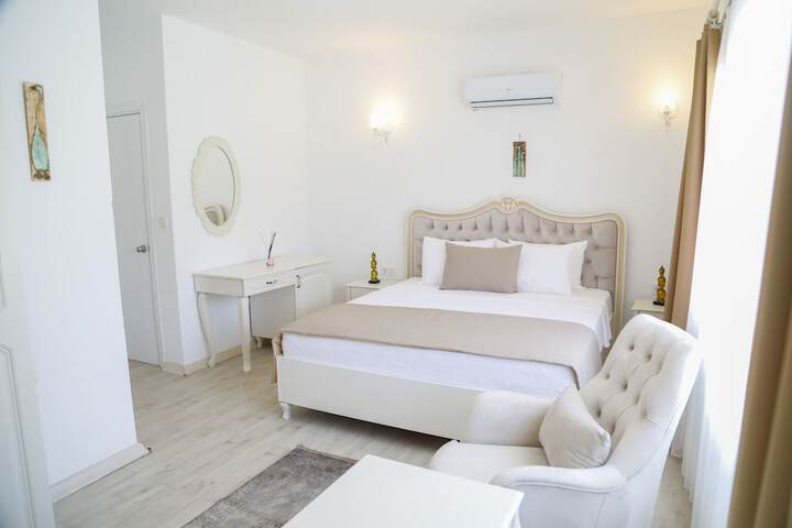 Room 10 of 24