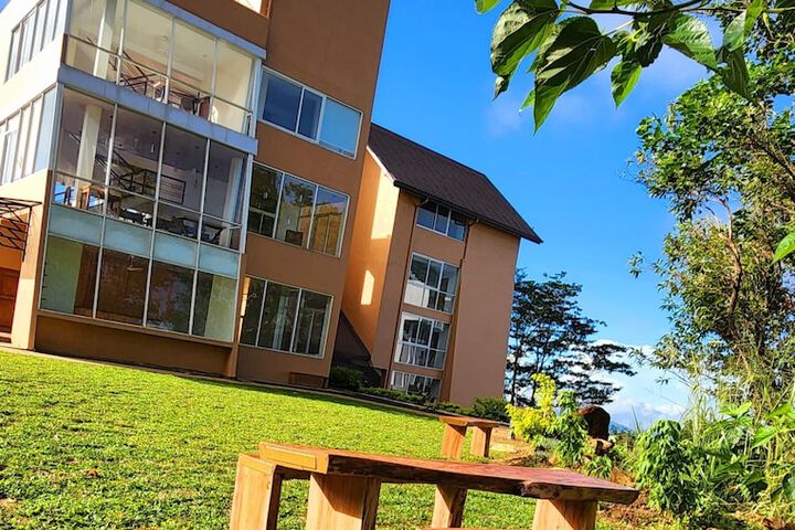 Hotel Exterior 62 of 74