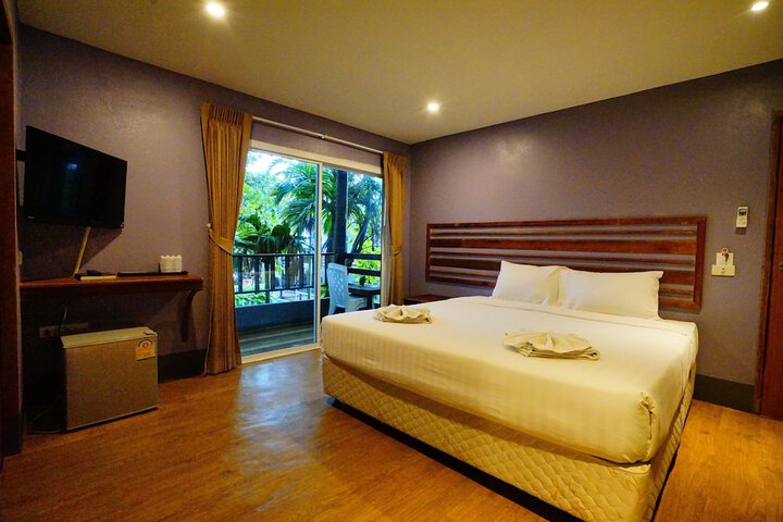 Room 6 of 93