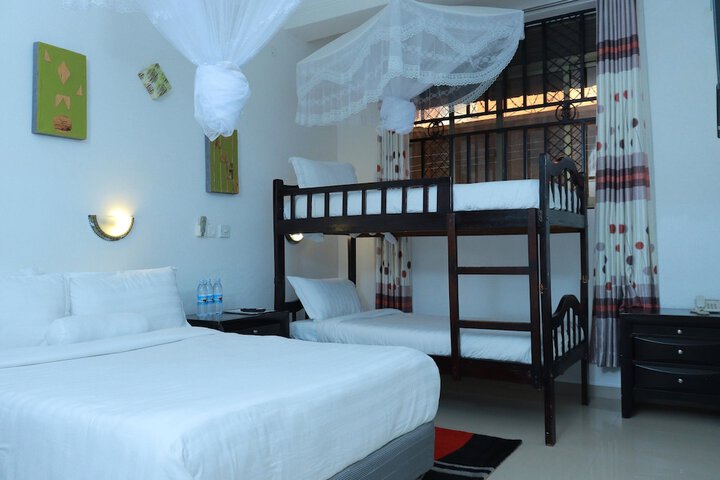 Room 34 of 182