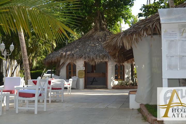 Check-in/check-out kiosk