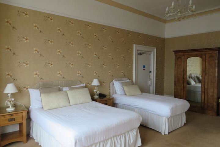 Room 18 of 74