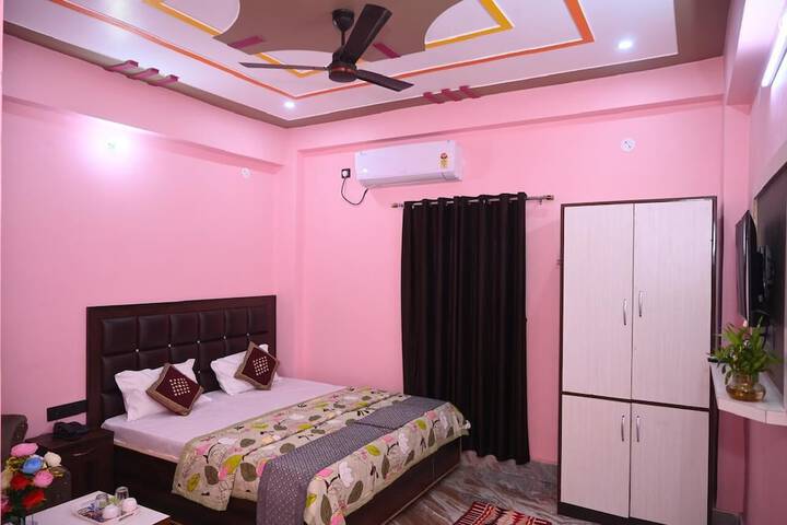 Room 8 of 17