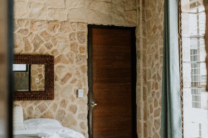 Room 25 of 169