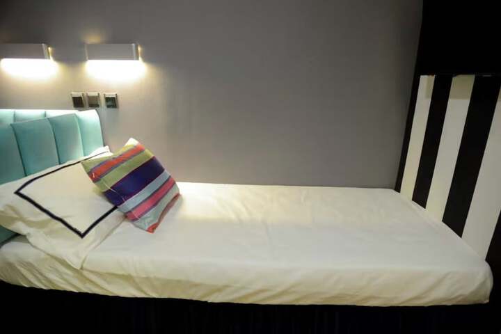Room 17 of 25
