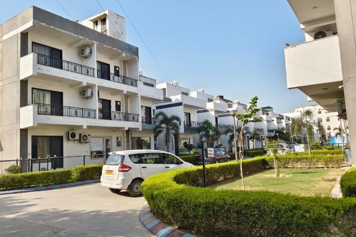 Vrindavan Stays Sunrakh Bangar