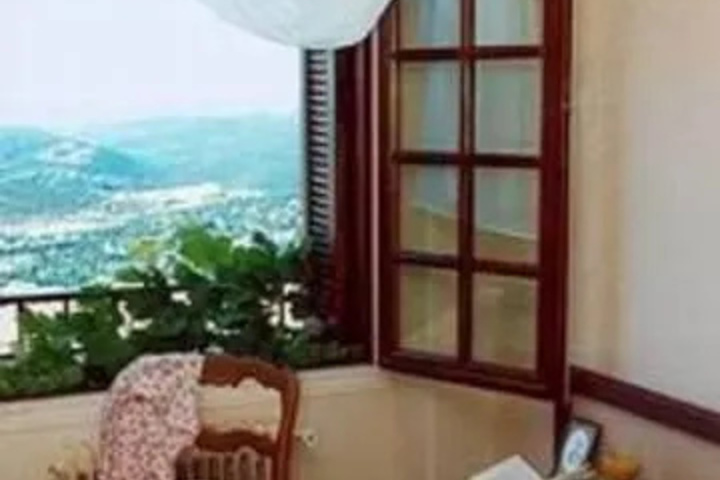 Room 5 of 13