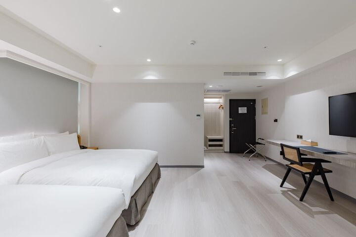 Room 16 of 50