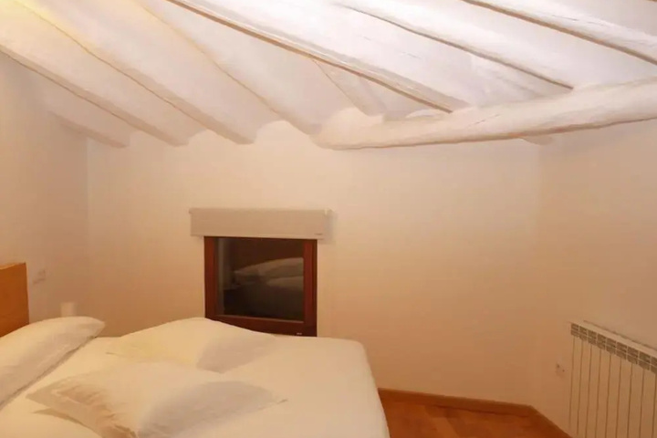 Room 2 of 15