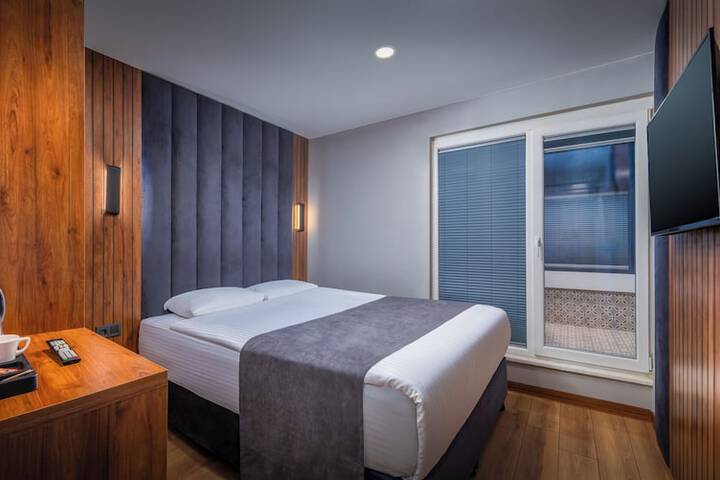 Room 9 of 50