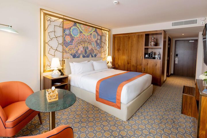Room 33 of 106