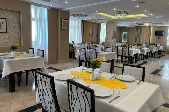 Dining 1 of 31