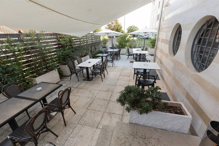 Hotel Exterior 53 of 60