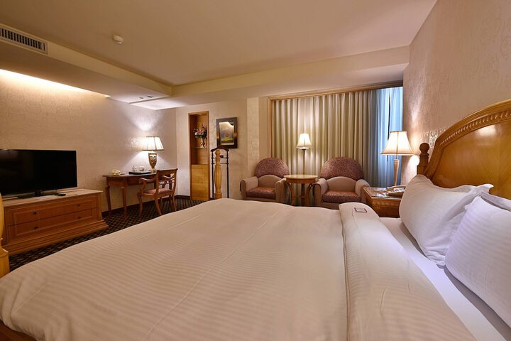 Room 100 of 164