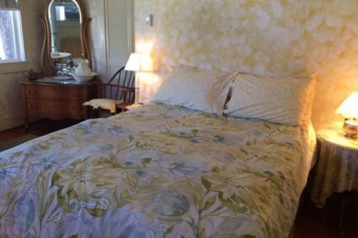 Room 4 of 156
