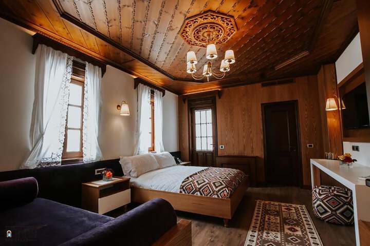 Room 4 of 97