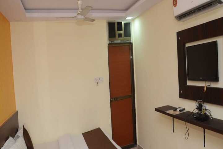 Room 15 of 25