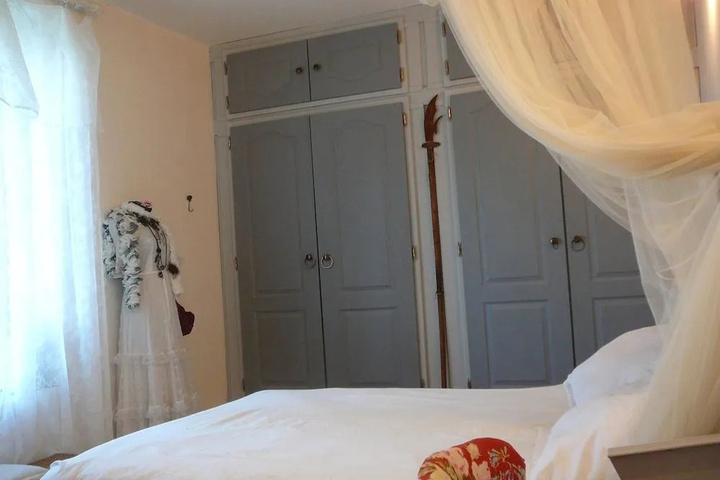 Room 2 of 12