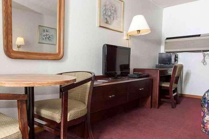 Standard Room, King or Two Doubles (7 of 7)