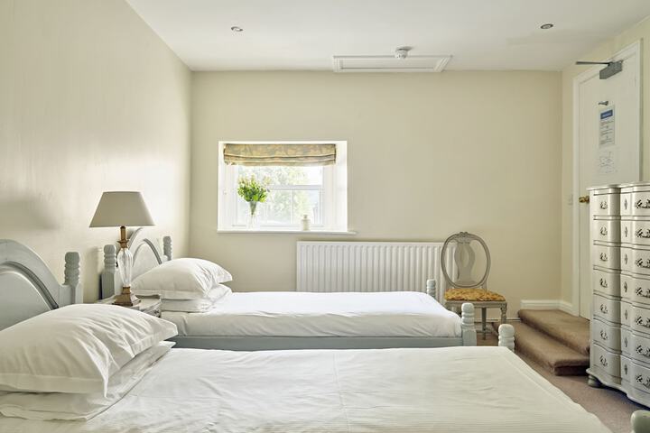 Room 8 of 40