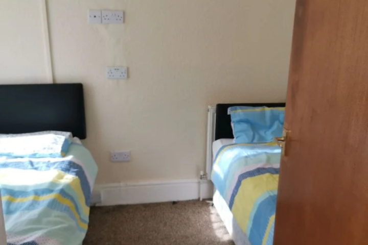 Room 6 of 13