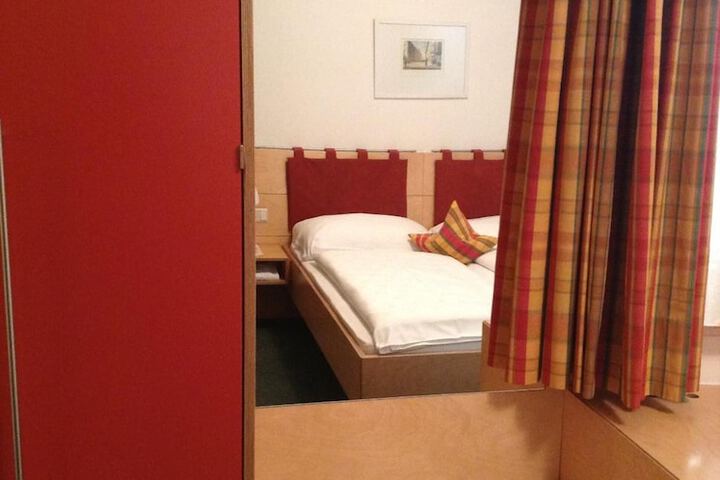 Room 11 of 54