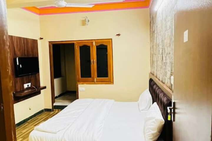 Room 8 of 14