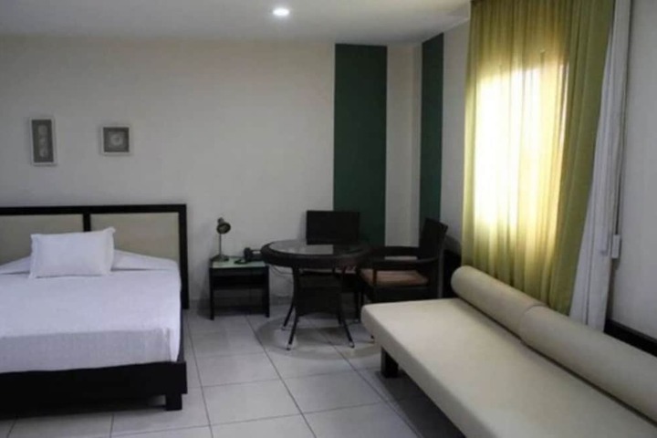 Room 12 of 39
