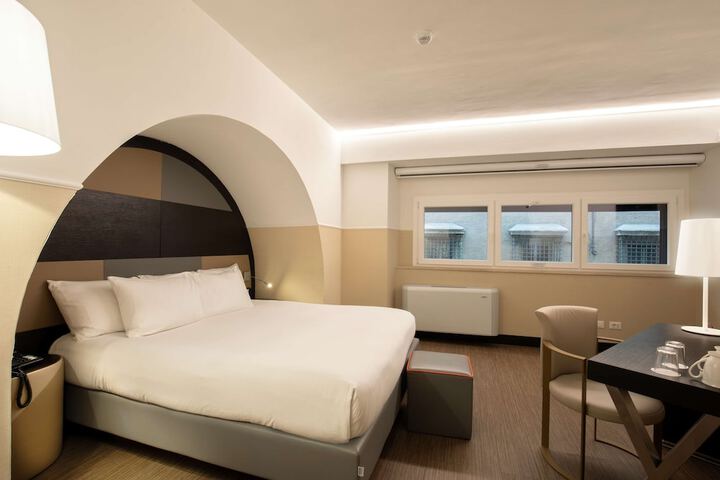 Room 47 of 86
