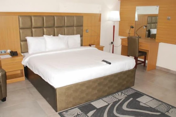 Room 6 of 49
