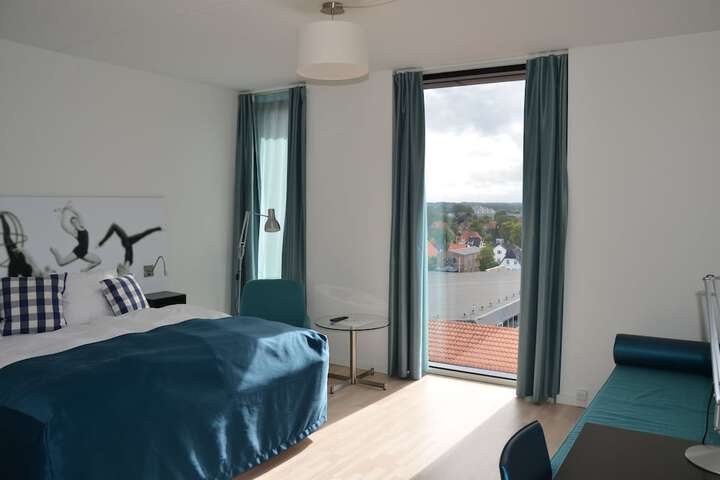 Room 9 of 34