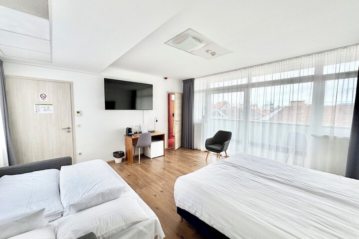 Room 7 of 118