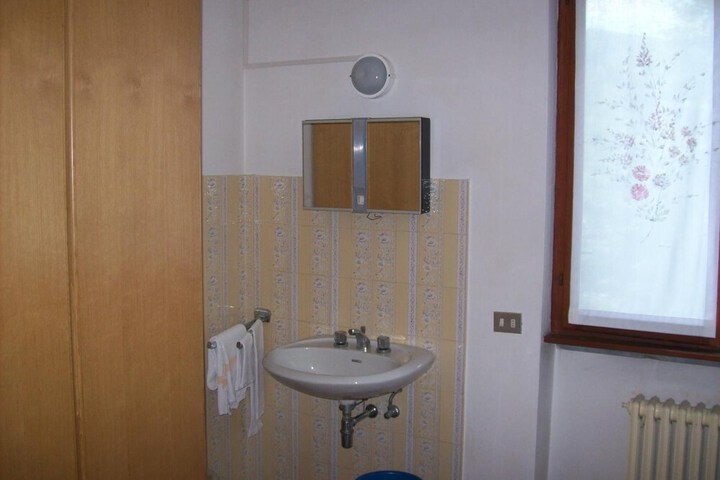 Room 22 of 48